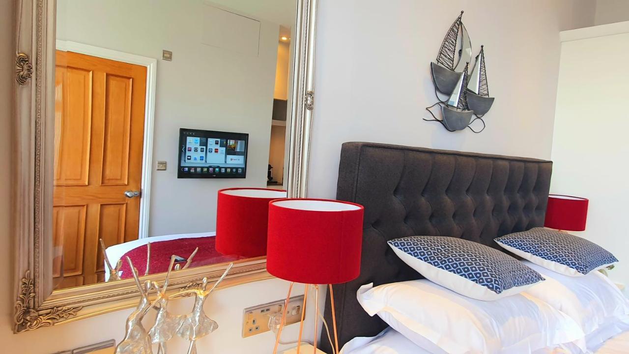 A Room With A View Hove Exterior foto A guest room at the hotel