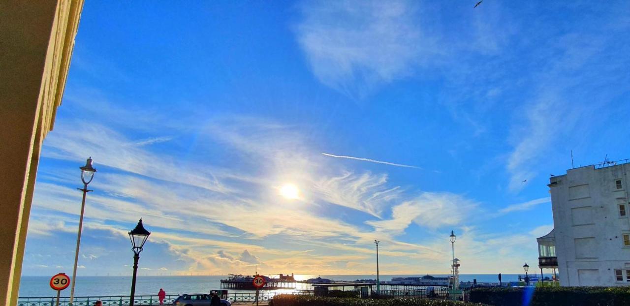 A Room With A View Hove Exterior foto Sunset at the end of the pier