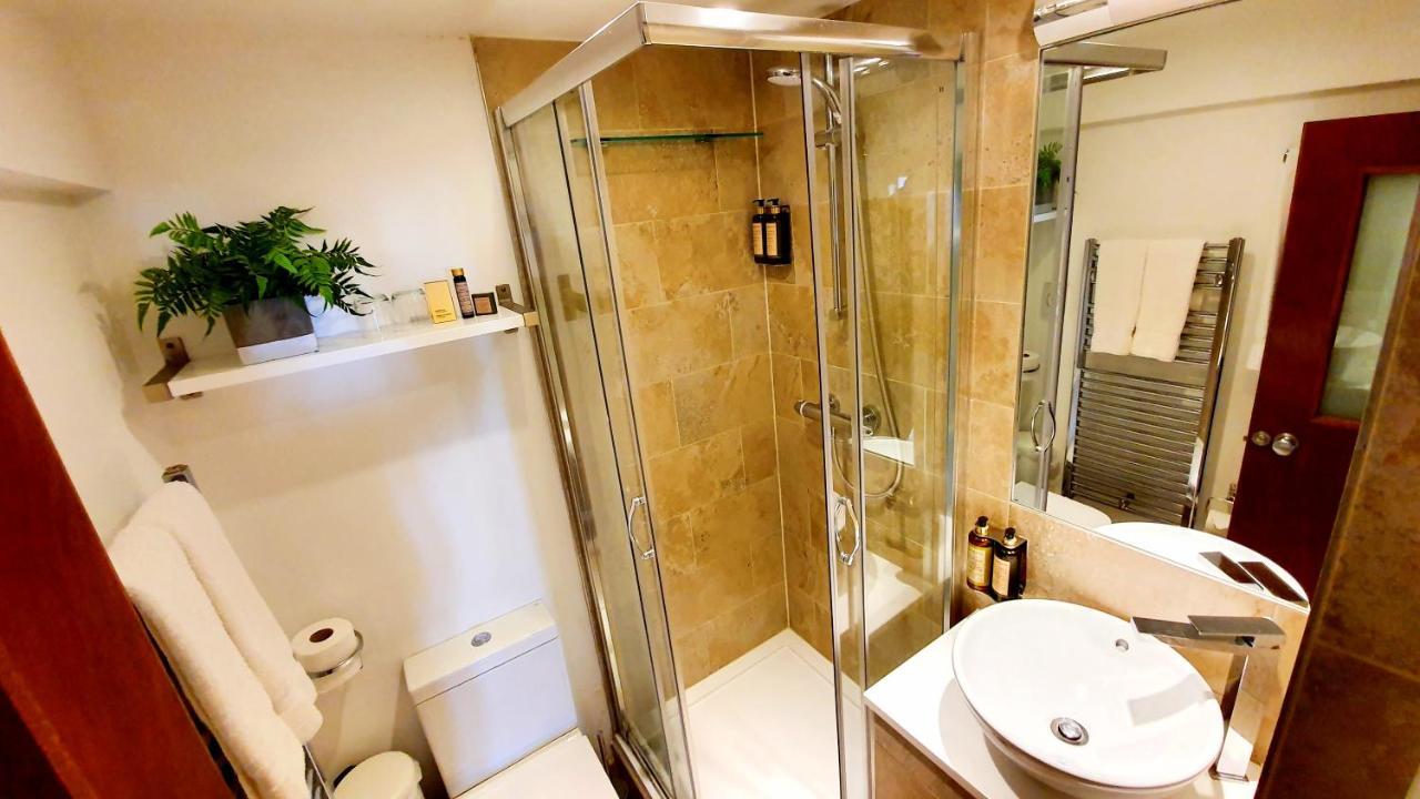 A Room With A View Hove Exterior foto A shower cubicle