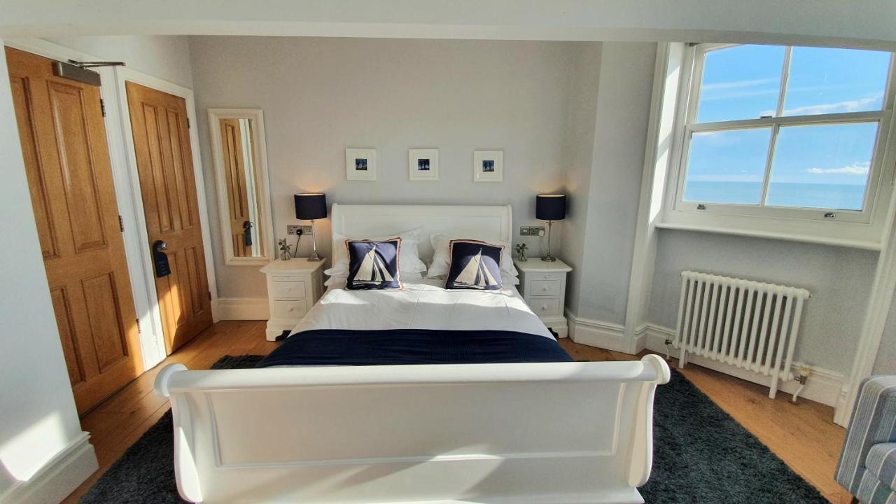 A Room With A View Hove Exterior foto The bedroom at The Lookout