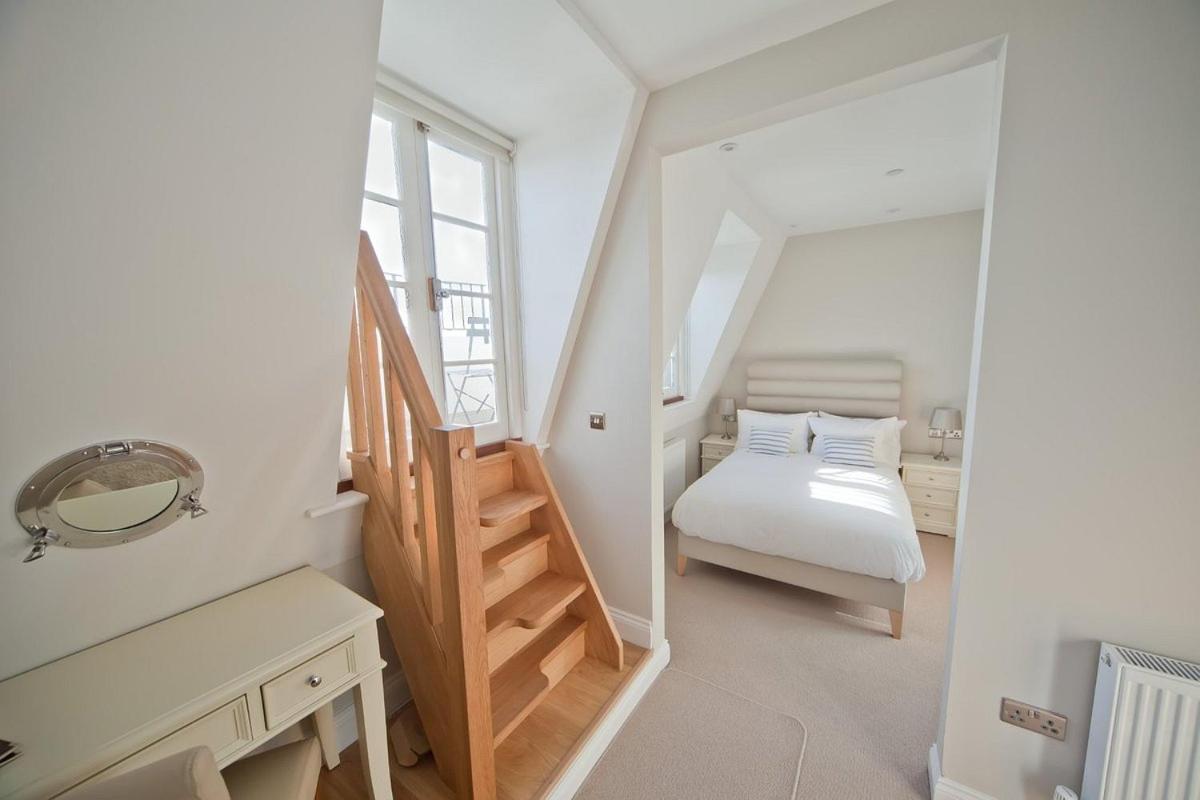 A Room With A View Hove Exterior foto A bedroom at the hotel