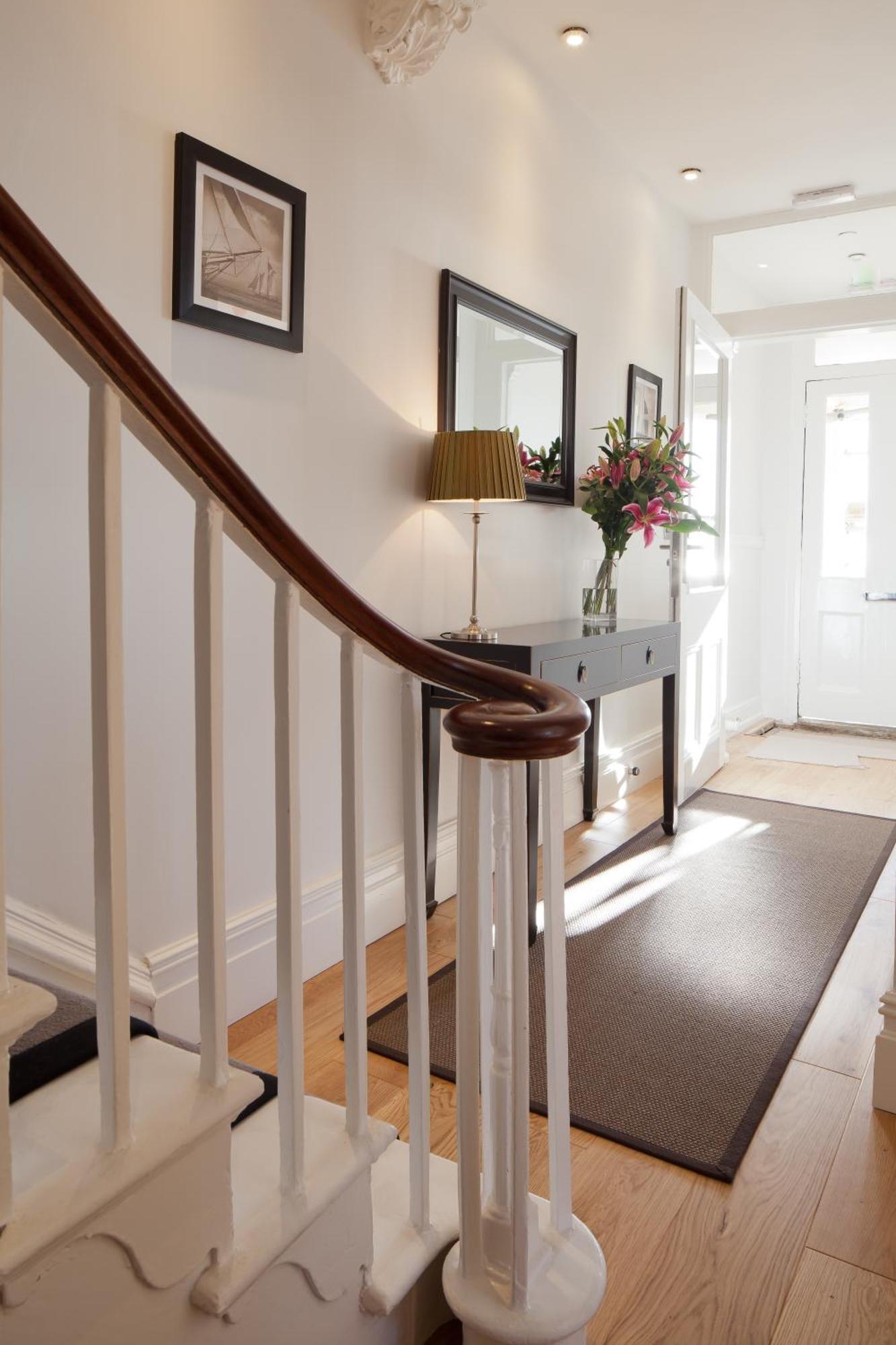 A Room With A View Hove Exterior foto A handrail