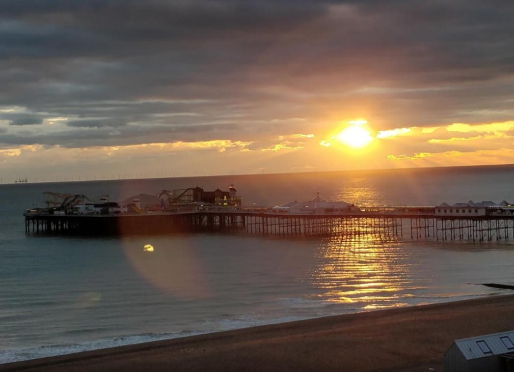A Room With A View Hove Zimmer foto The pier at sunset