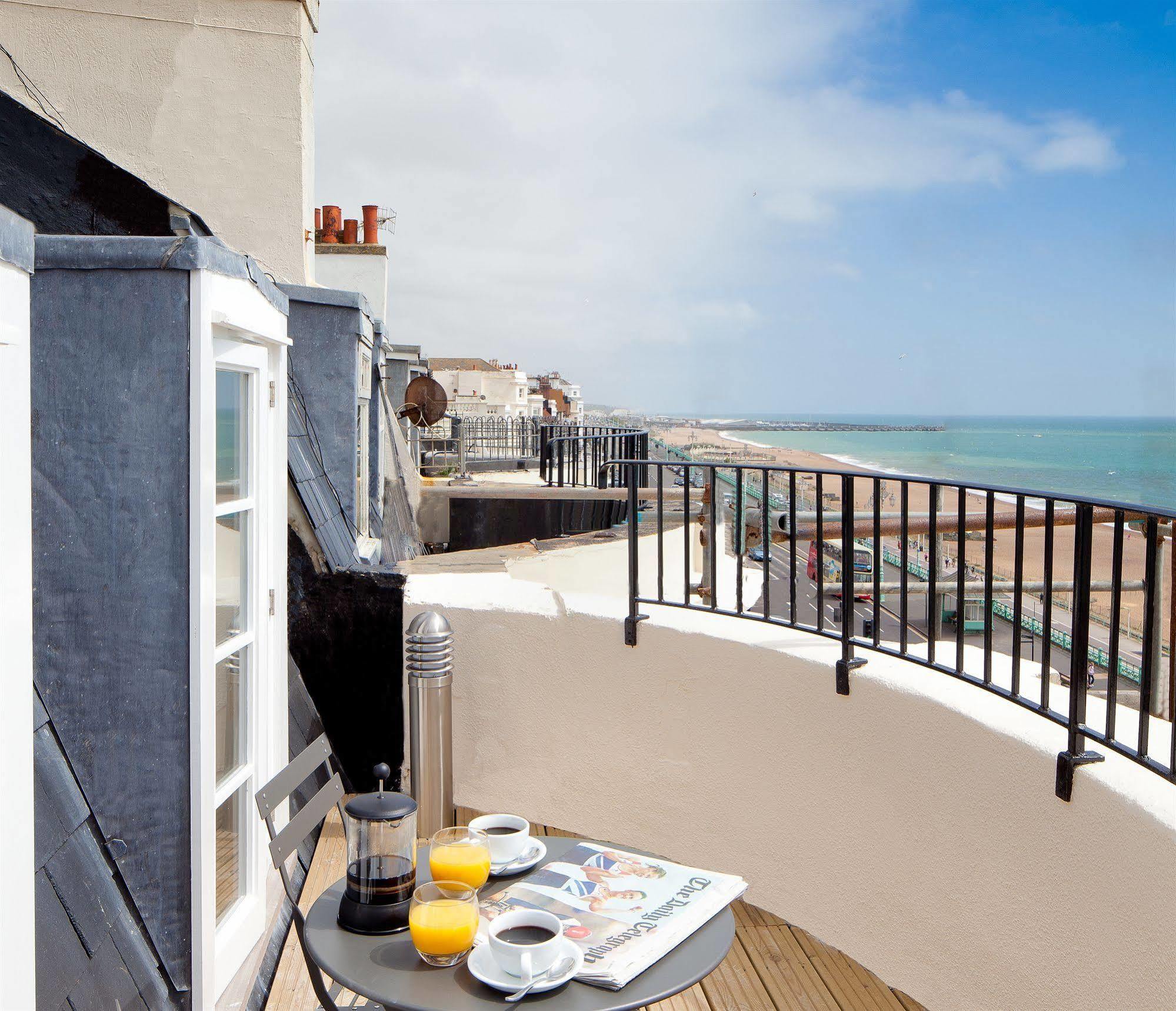 A Room With A View Hove Exterior foto The balcony of a suite at the hotel